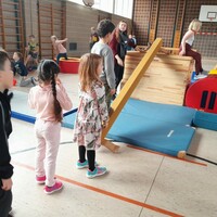 Bewegungs-Baustelle und Kino-Spielenachmittag Bewegungs-Baustelle und Kino-Spielenachmittag